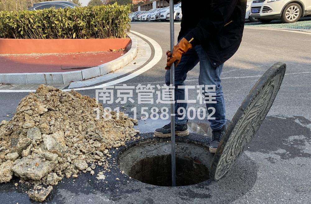 306阳江镇管道油块清理